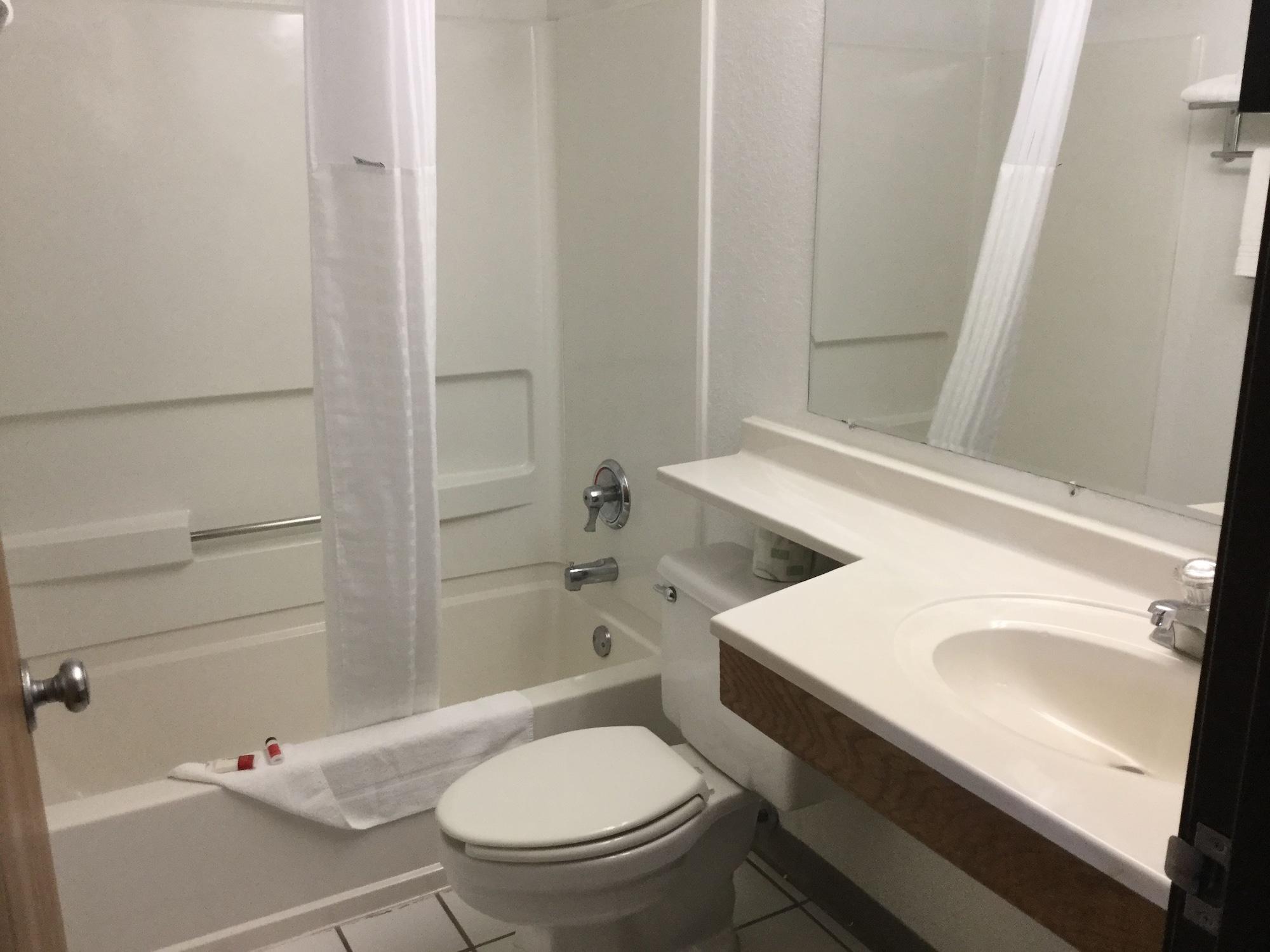 速8新斯坦东酒店 新斯坦顿 外观 照片